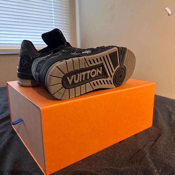 Louis Vuitton trainer black monogram denim 

Size 8 - Picture 4 of 7
